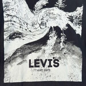 🌼3 for $15🌼 Levi's Forest Graphic Relaxed Short Sleeve Black T-Shirt